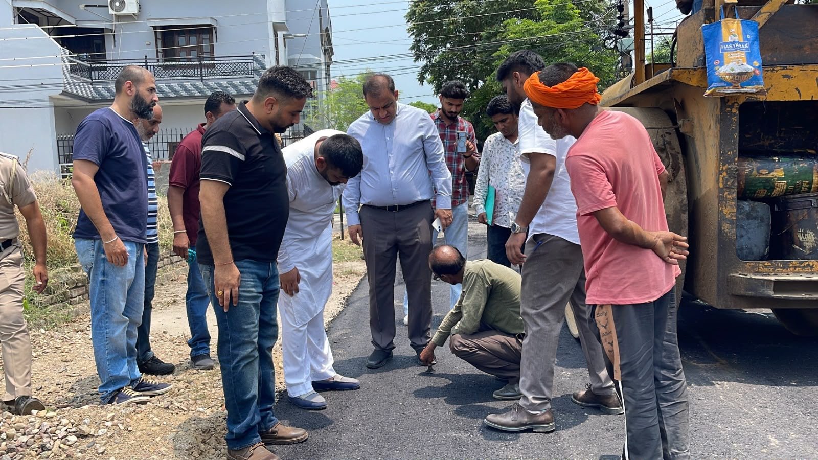 नितिन कोहली ने 1.25 करोड़ रुपये की लागत से सड़क निर्माण कार्यों का उद्घाटन किया