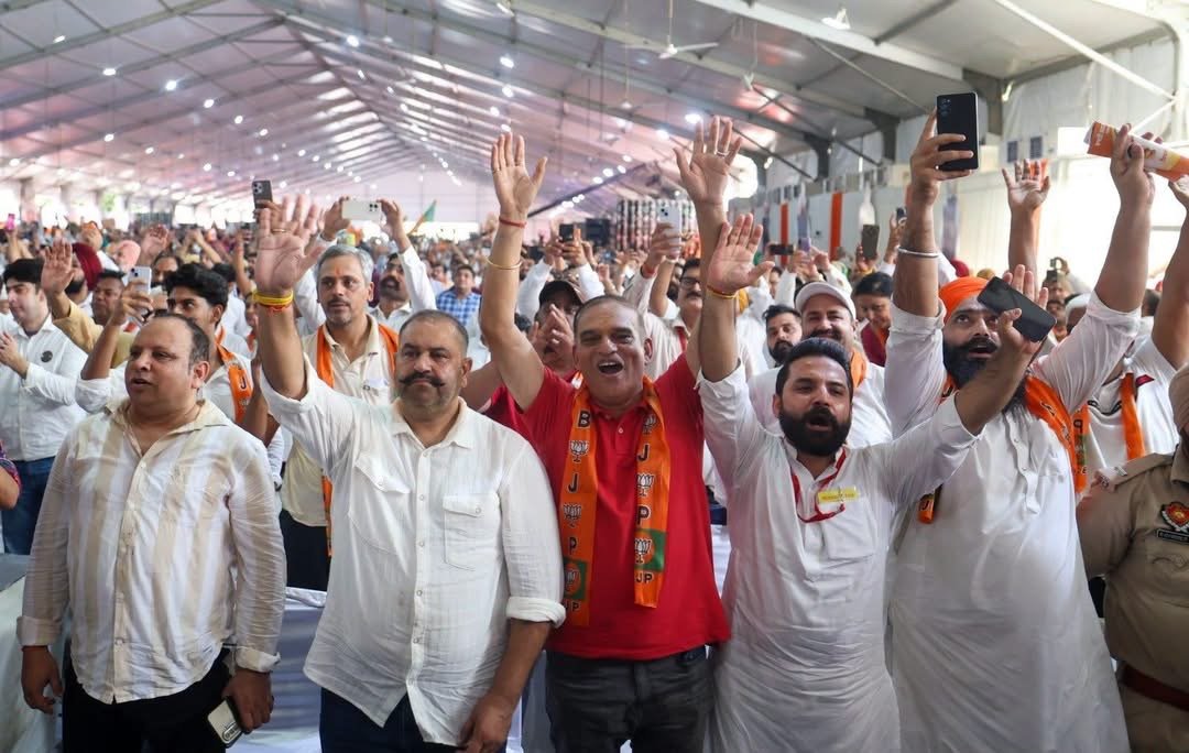सुशील रिंकू मोदी की स्टेज से ग़ायब पर मोदी के फेसबुक पेज पर रहे TOP