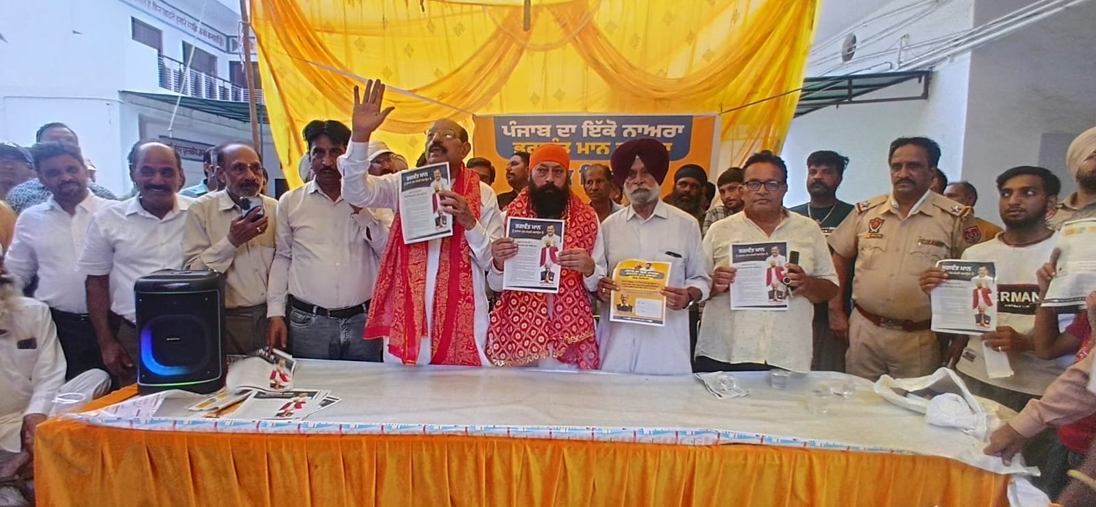 लोक मिलनी में लोगों की समस्याएं सुनीं, मौके पर समाधान के दिए निर्देश