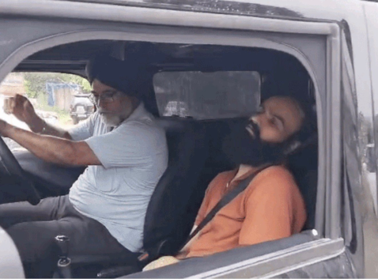 पंजाब-THAR गाड़ी में सीट बैलट बँधी युवक की मिली लाश,पास मिली ये चीज़