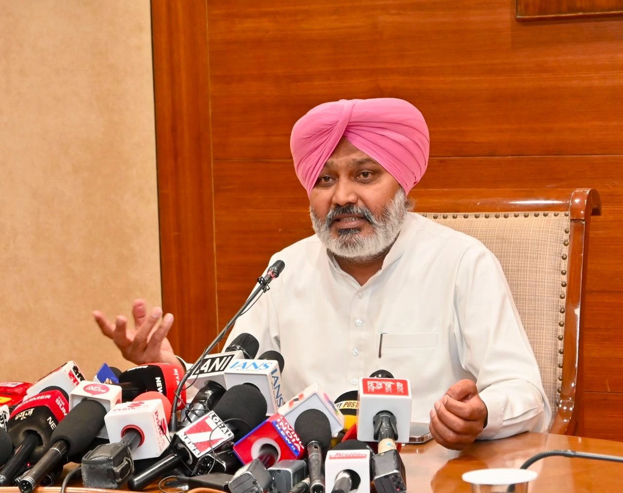 आप ने धर्मेंद्र प्रधान के इस्तीफे को विद्यार्थियों और युवाओं की जीत बताया किया स्वागत