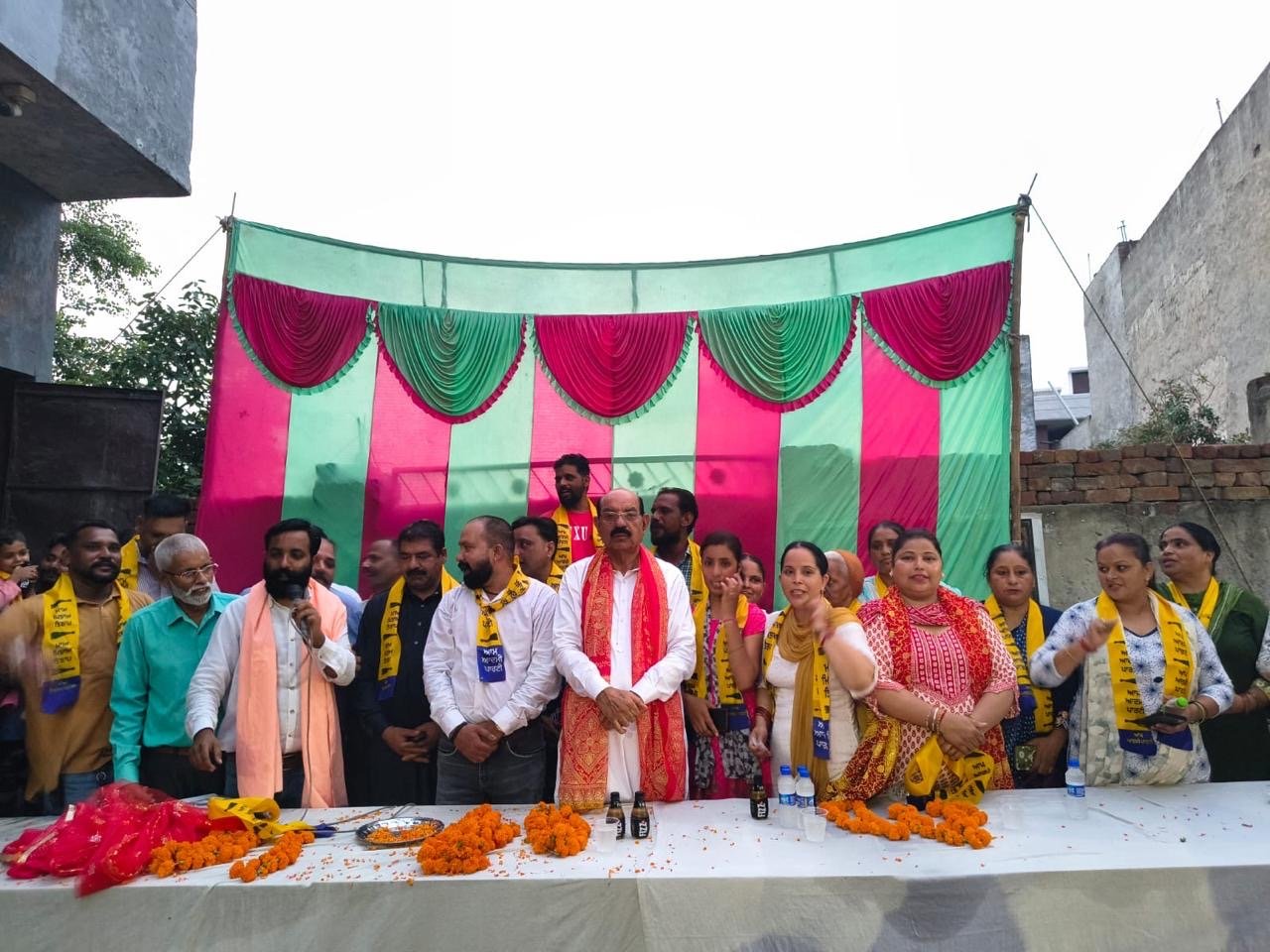 वार्ड नंबर 42 में ‘आप’ का कुनबा बढ़ा, नए परिवारों का कैबिनेट मंत्री मोहिंदर भगत ने किया स्वागत