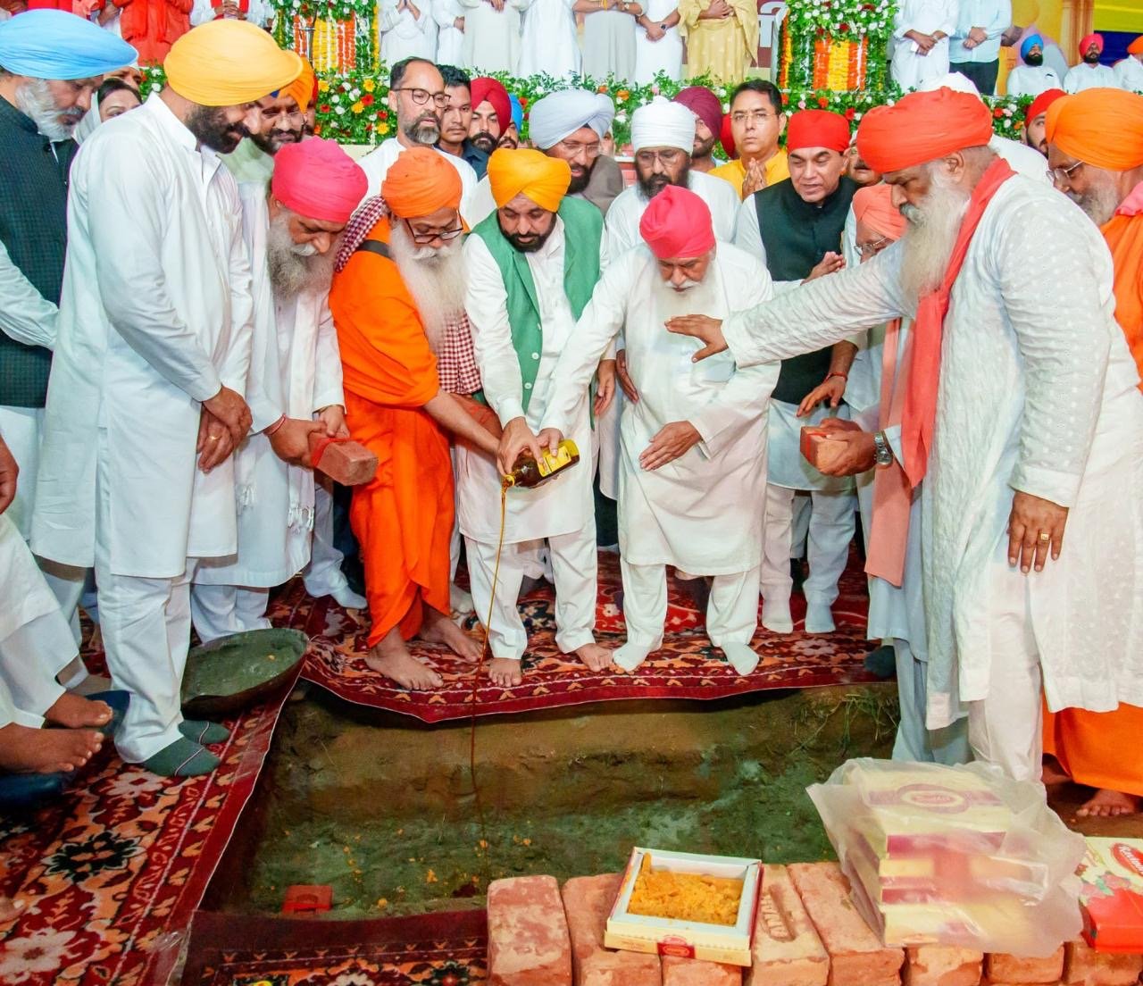 सीएम भगवंत मान ने श्री गुरु रविदास बाणी रिसर्च सेंटर की नींव रखी