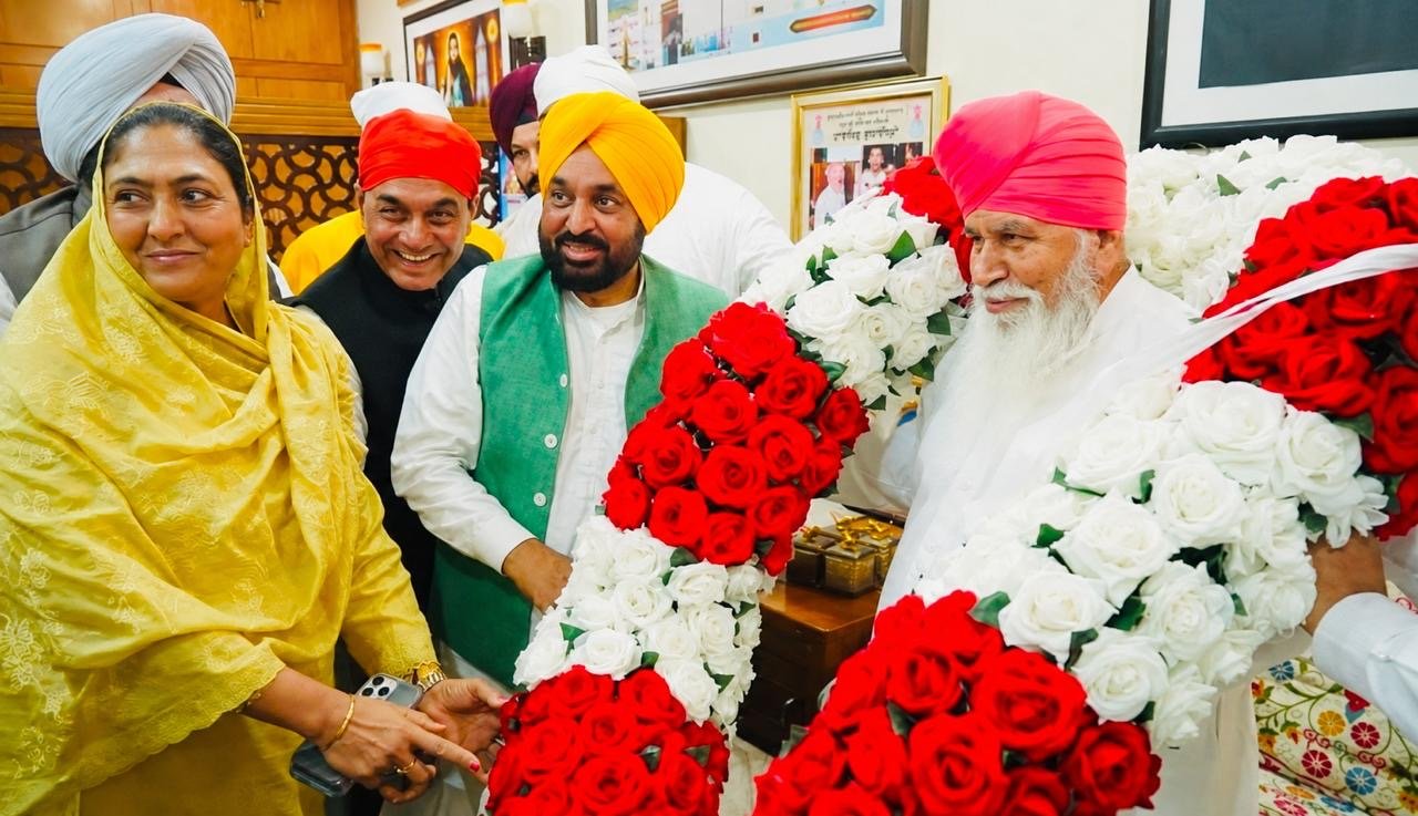 मुख्यमंत्री भगवंत मान के साथ डेरा सचखंड बल्लां पहुंचीं कैंट हलका इंचार्ज राजविंदर कौर थियाड़ा, क्षेत्र में गया सकारात्मक संदेश