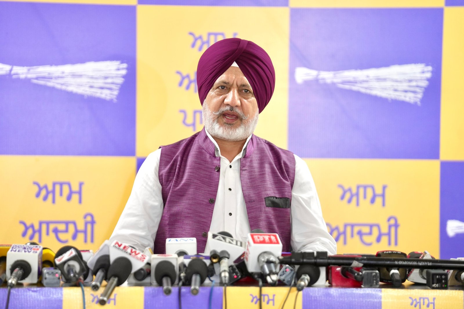 भाजपा के इशारे पर, पूर्व क्रिकेटर और राज्यसभा सदस्य हरभजन सिंह भज्जी और दूसरे सेलिब्रिटी सोशल मीडिया पर पंजाब को बदनाम करने के लिए चला रहे हैं मुहिम: बलतेज पन्नू