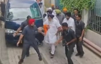 पंजाब के पूर्व डिप्टी सीएम सुखबीर बादल पर जानलेवा हमला