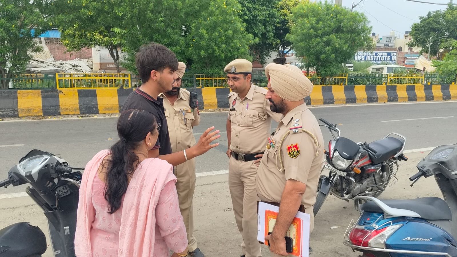 शहर में फ़्लैग मार्च,चप्पे चप्पे पर पुलिस पर फिर भी महिला के साथ घटी घटना