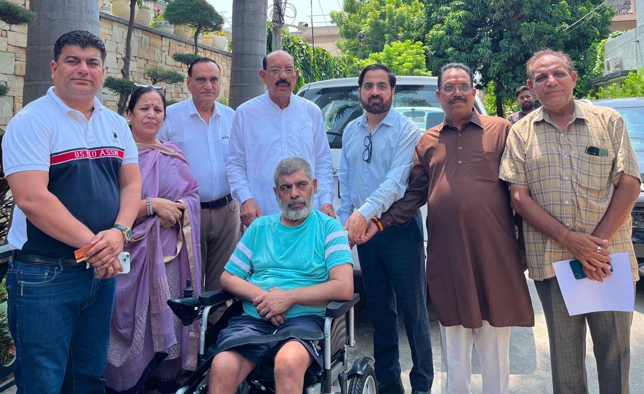 एक पैर कटने के बाद जिंदगी की राह हुई मुश्किल, मंत्री मोहिंदर भगत ने बढ़ाया मदद का हाथ