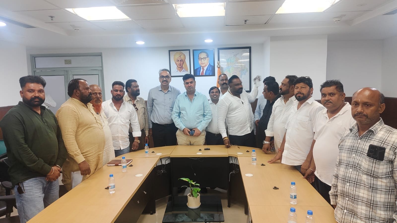 सफ़ाई सेवकों की हड़ताल ख़त्म,शहर से कूड़ा उठना शुरू