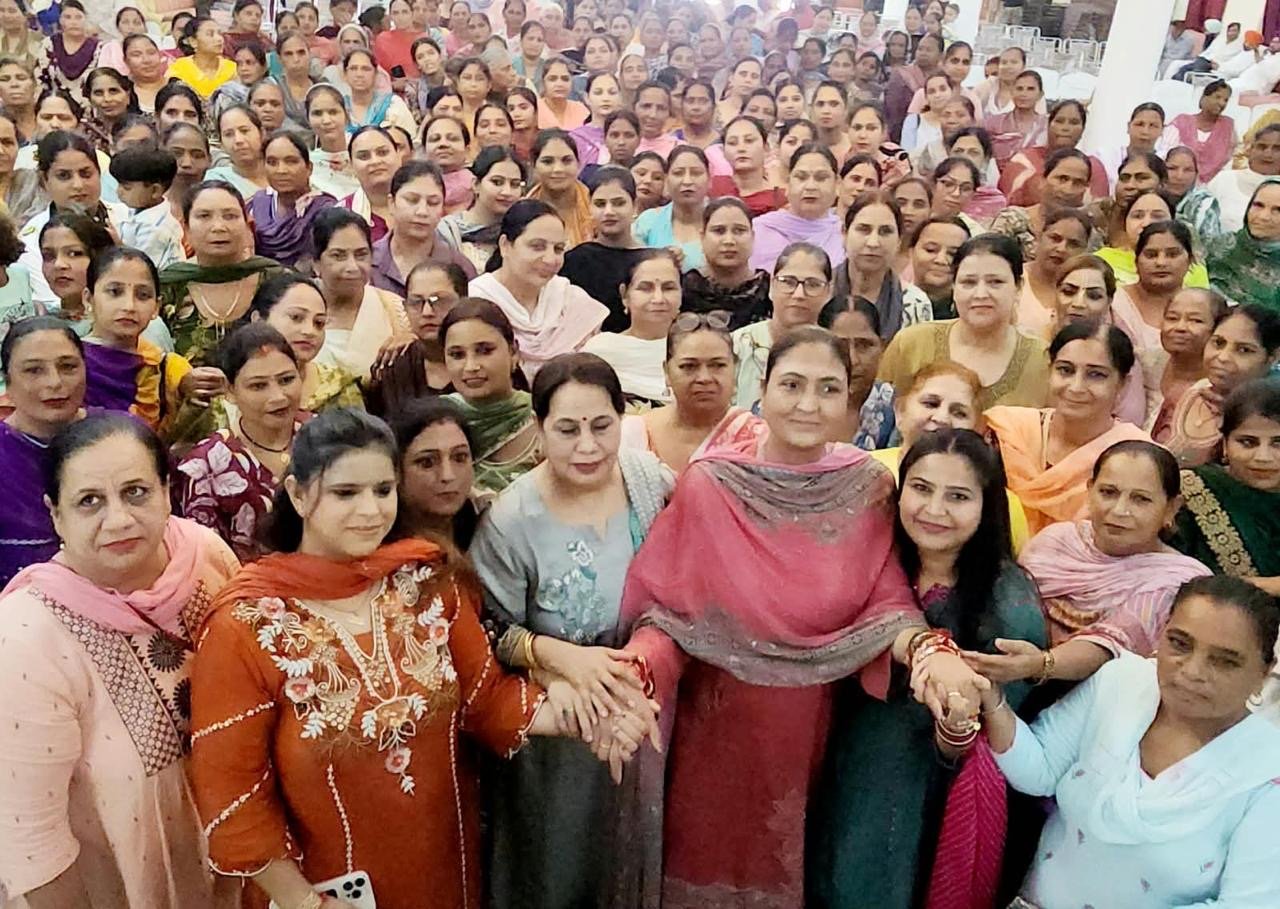 रक्षाबंधन पर राजविंदर कौर थियाड़ा के साथ दिखीं महिलाएं, राखी बांधकर बोलीं- चुनाव में भी देंगे साथ