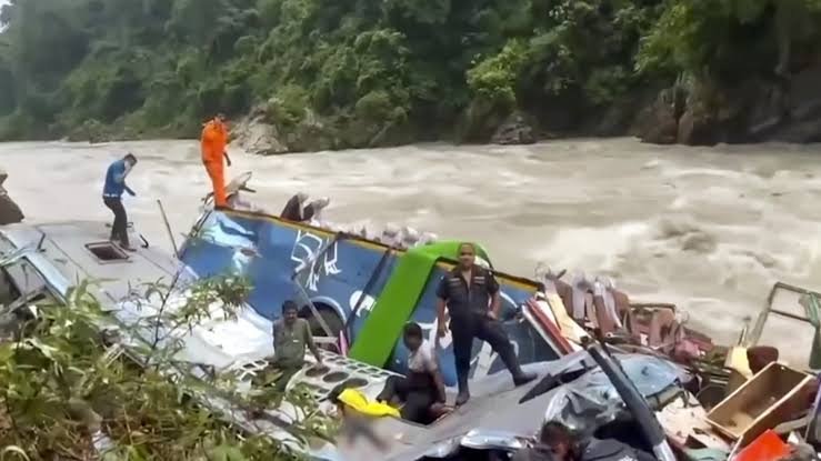 नेपाल बाढ़ हादसा-एक फ़ैसले ने बचा ली 1600 की जान