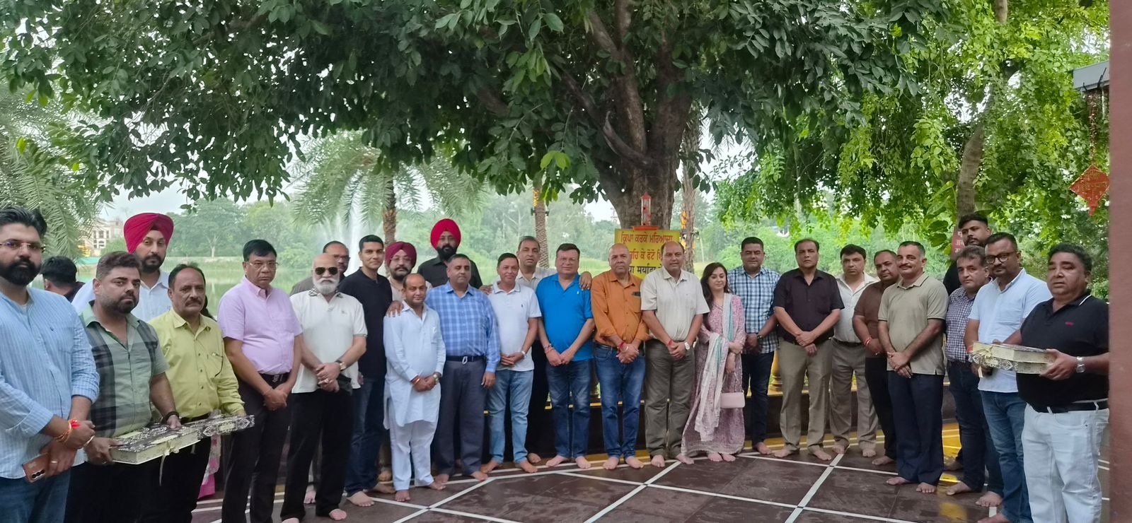 जीत के बाद नितिन कोहली ने अचीवर्स ग्रुप के सदस्यों के साथ डेरा बाबा मुराद शाह जी में माथा टेका