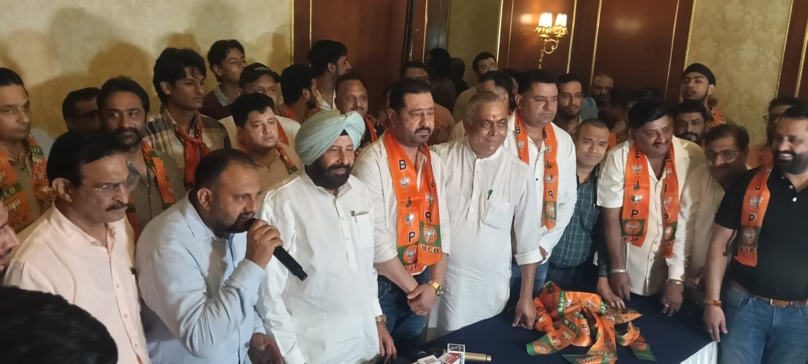 जालंधर नाराज चल रहे दिनेश ढल्ल ने थामा भाजपा का हाथ,काँटे की टक्कर में हल्का NORTH