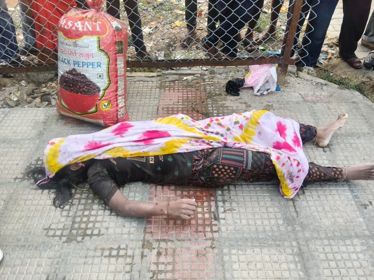 बस्ती बावा खेल नहर में तैरती मिली महिला की लाश
