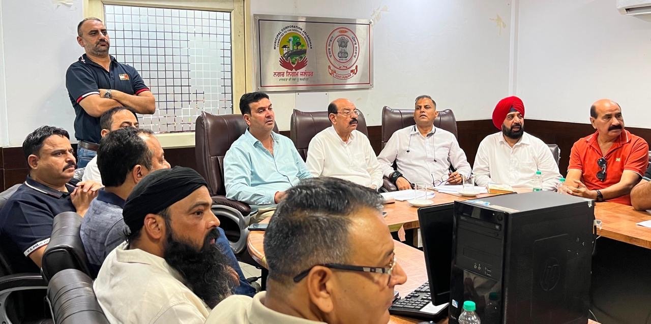 जालंधर वेस्ट में चल रहे विकास कार्यों को लेकर कैबिनेट मंत्री मोहिंदर भगत ने की समीक्षा बैठक