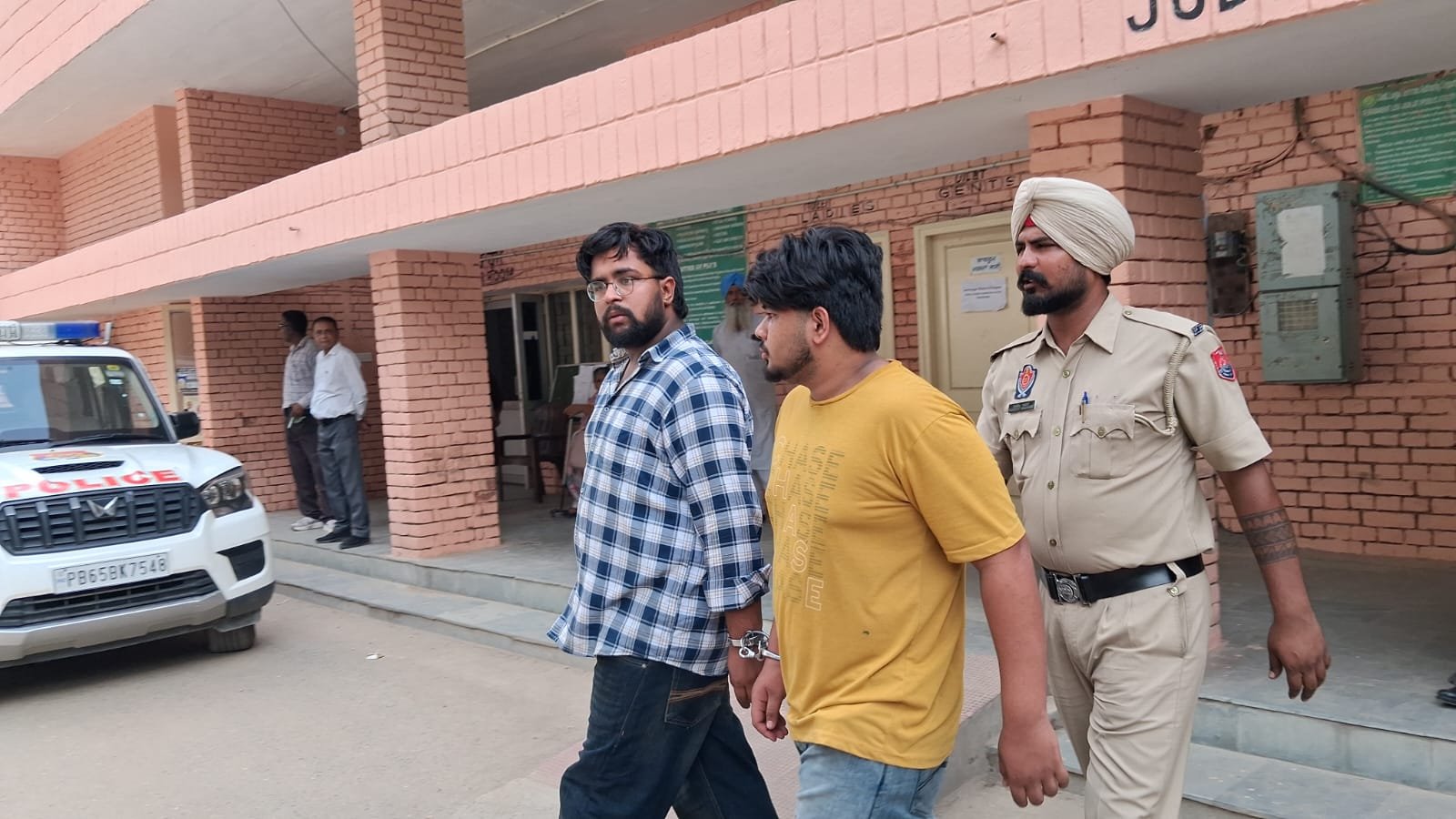 लवली यूनिवर्सिटी में तोड़फोड़ मामले में स्टूडेंट सहित तीन काबू