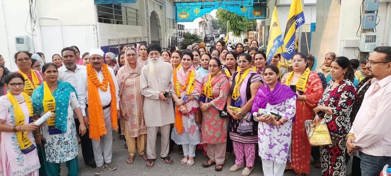 मेयर के साथ पत्नी श्वेता धीर ने संभाली कमान, वार्ड नंबर 84 से डोर-टू-डोर चुनाव प्रचार की जोरदार शुरुआत