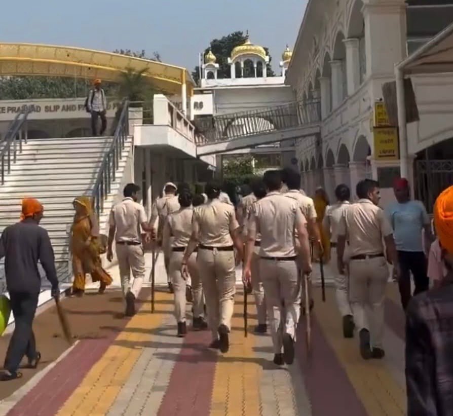 मोदी की दिल्ली पुलिस जूते पहनकर और बिना सिर पर कपड़ा लिए गुरुद्वारा श्री बंगला साहिब में घुसी, गुरु घर की पवित्रता का किया उल्लंघन : कुलतार सिंह संधवां