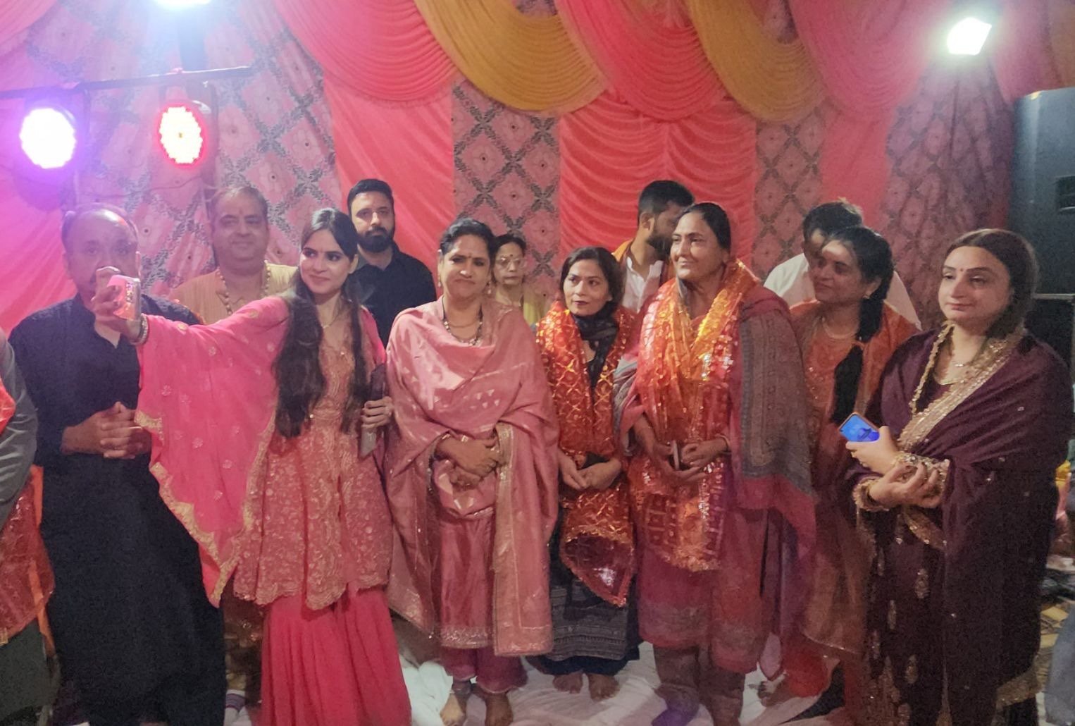 जालंधर कैंट हलका इंचार्ज राजविंदर थियाड़ा रेजिडेंसी विहार में माता के जागरण पहुंची, नतमस्तक होकर लिया आशीर्वाद