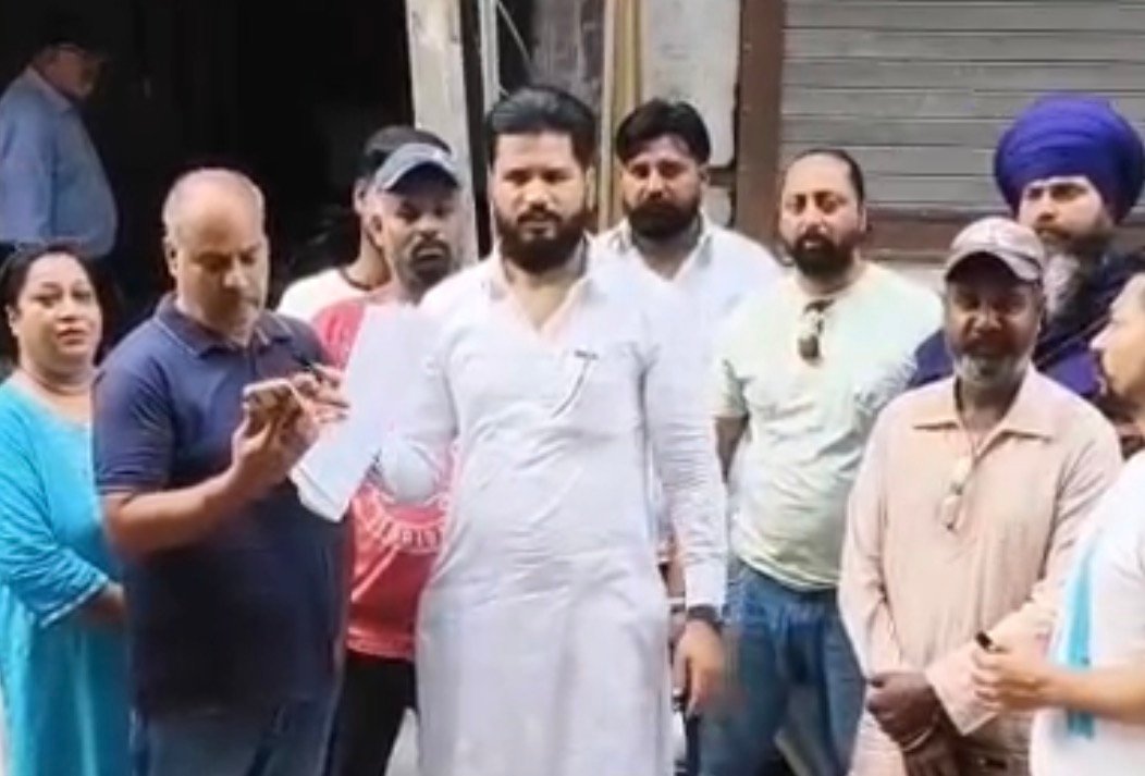 ट्रैवल एजेंटों को ब्लैकमेल करके पैसे लूटने वाले सम्राट कजला पर मामला दर्ज