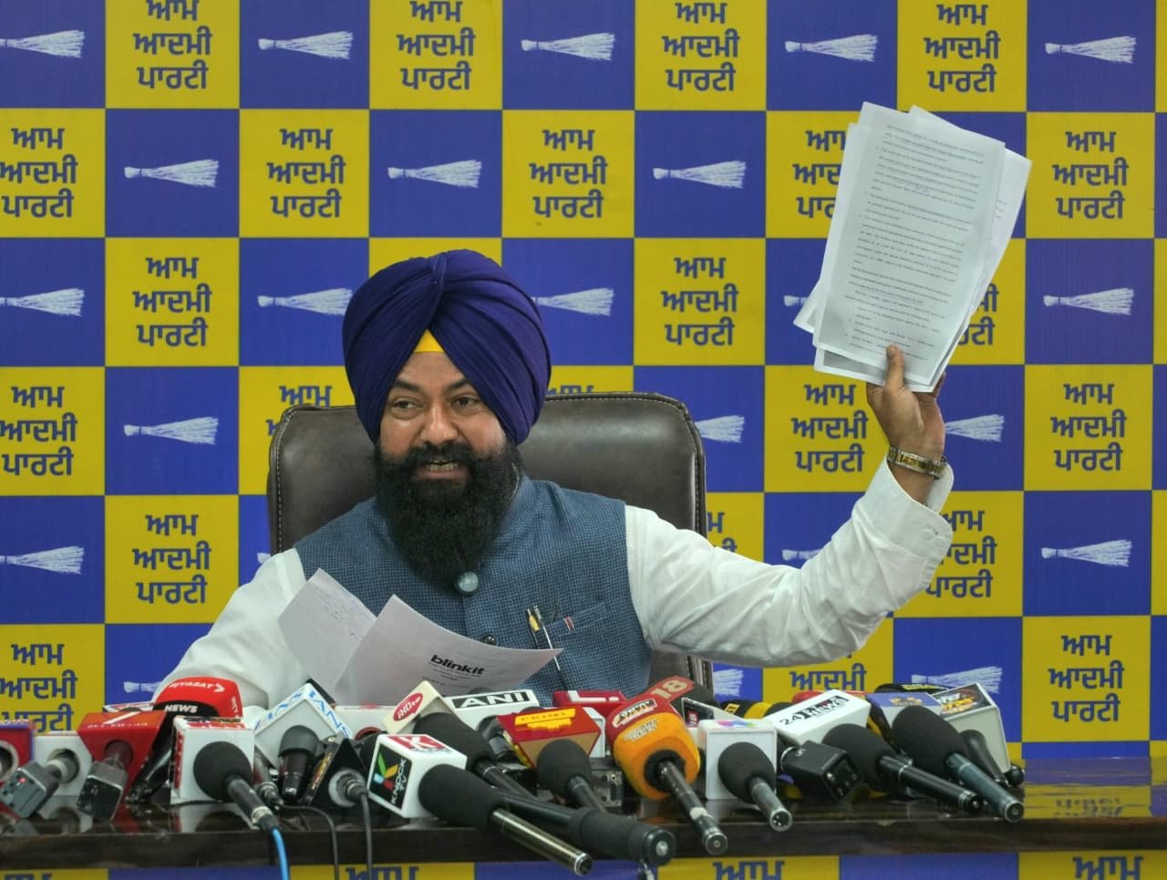 कांग्रेस भवन के अंदर दलित कांग्रेसी नेता पर हमला, चरणजीत सिंह चन्नी जवाब दें कि वे दलितों के साथ खड़े हैं या अपने करीबी के साथ: जसवीर सिंह गढ़ी