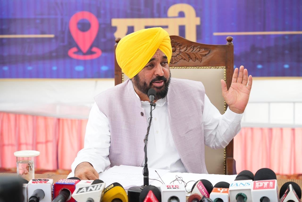 मुख्यमंत्री भगवंत सिंह मान ने धूरी विधानसभा क्षेत्र को दिया बड़ा तोहफा; ट्रैफिक की समस्या खत्म करने और क्षेत्रीय संपर्क को मजबूत करने के लिए रोड ओवर ब्रिज की रखी आधारशिला