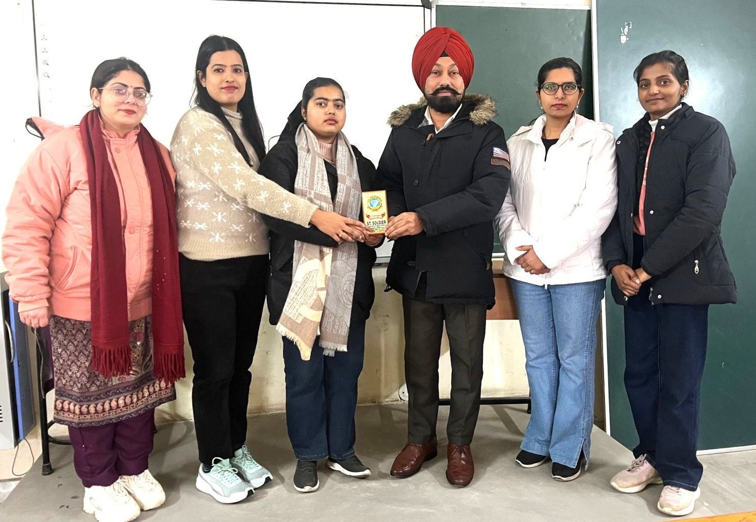 सेंट सोल्जर इंस्टीट्यूट ऑफ इंजीनियरिंग एंड टेक्नोलॉजी, की छात्रा  मनवीर कौर ने अत्याधुनिक A.I (ए.आई) आधारित प्रोजेक्ट पेश किया।