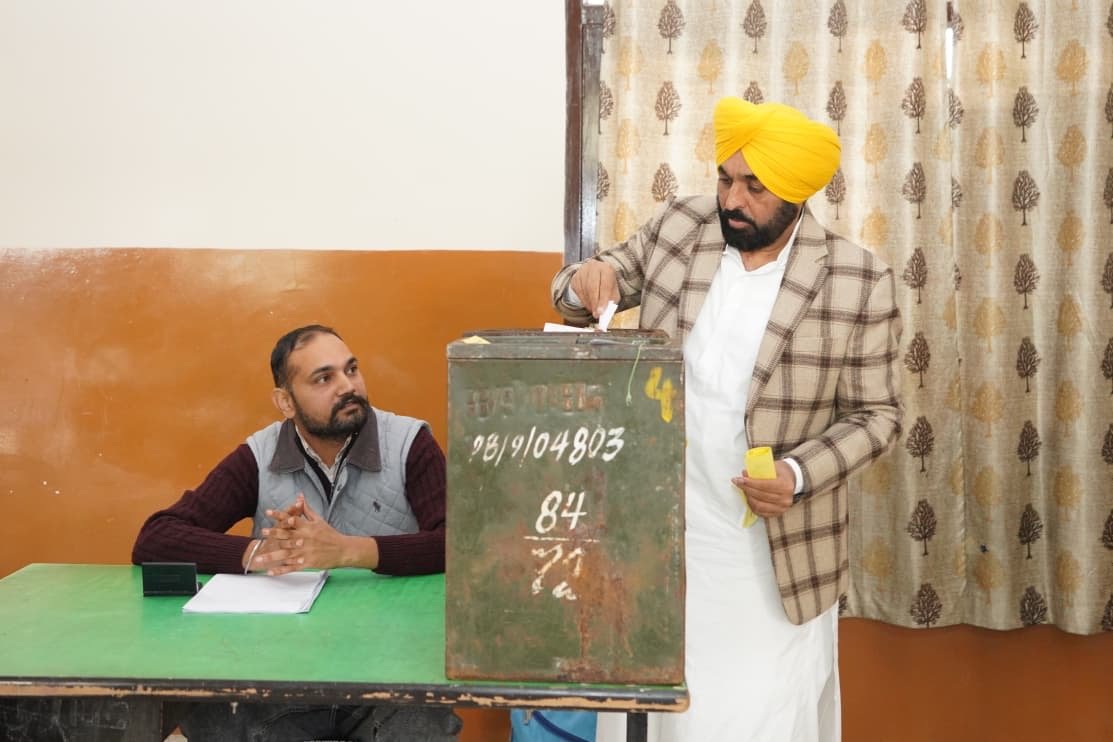 भगवंत मान ने अपने पैतृक गांव में डाली वोट-कहा, जन विकास और जन-पक्षीय नीतियों के पक्ष में फैसला सुनाएंगे