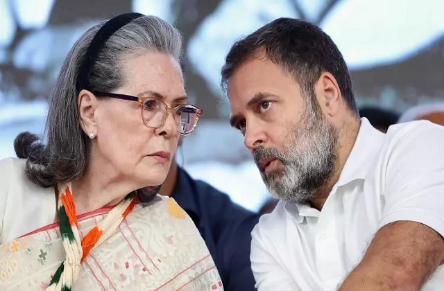सोनिया गांधी-राहुल पर एफ़आइआर दर्ज-बढ़ेगी मुश्किलें