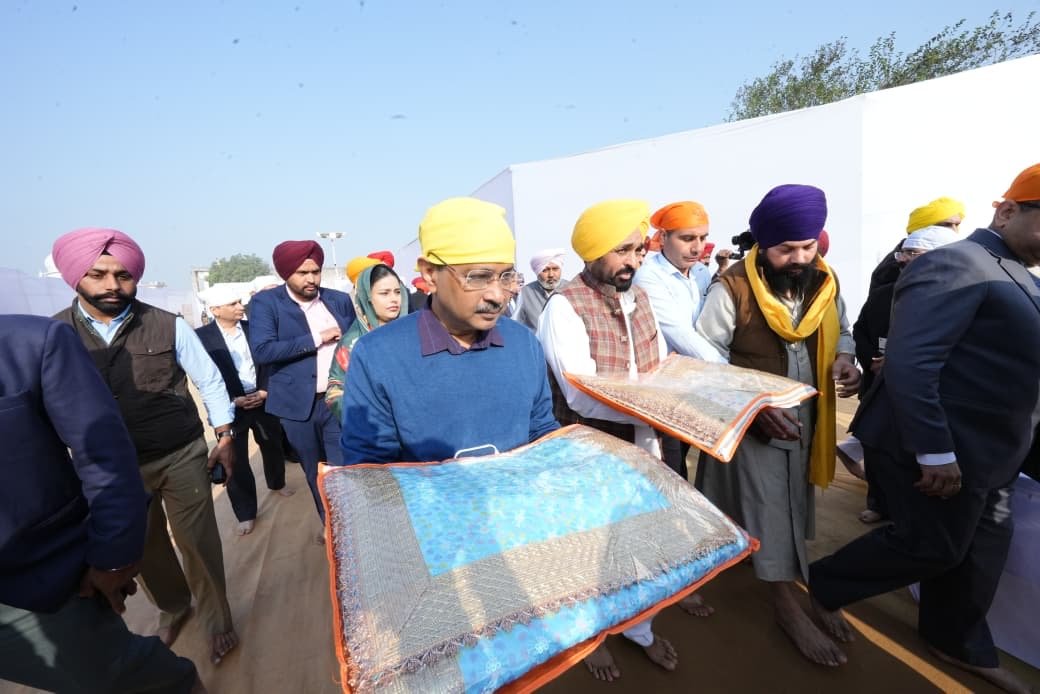 मुख्यमंत्री और अरविंद केजरीवाल ने गुरुद्वारा बाबा बुढ़ा दल छावनी में श्री अखंड पाठ साहिब के आरंभ अवसर पर अकाल पुरख का