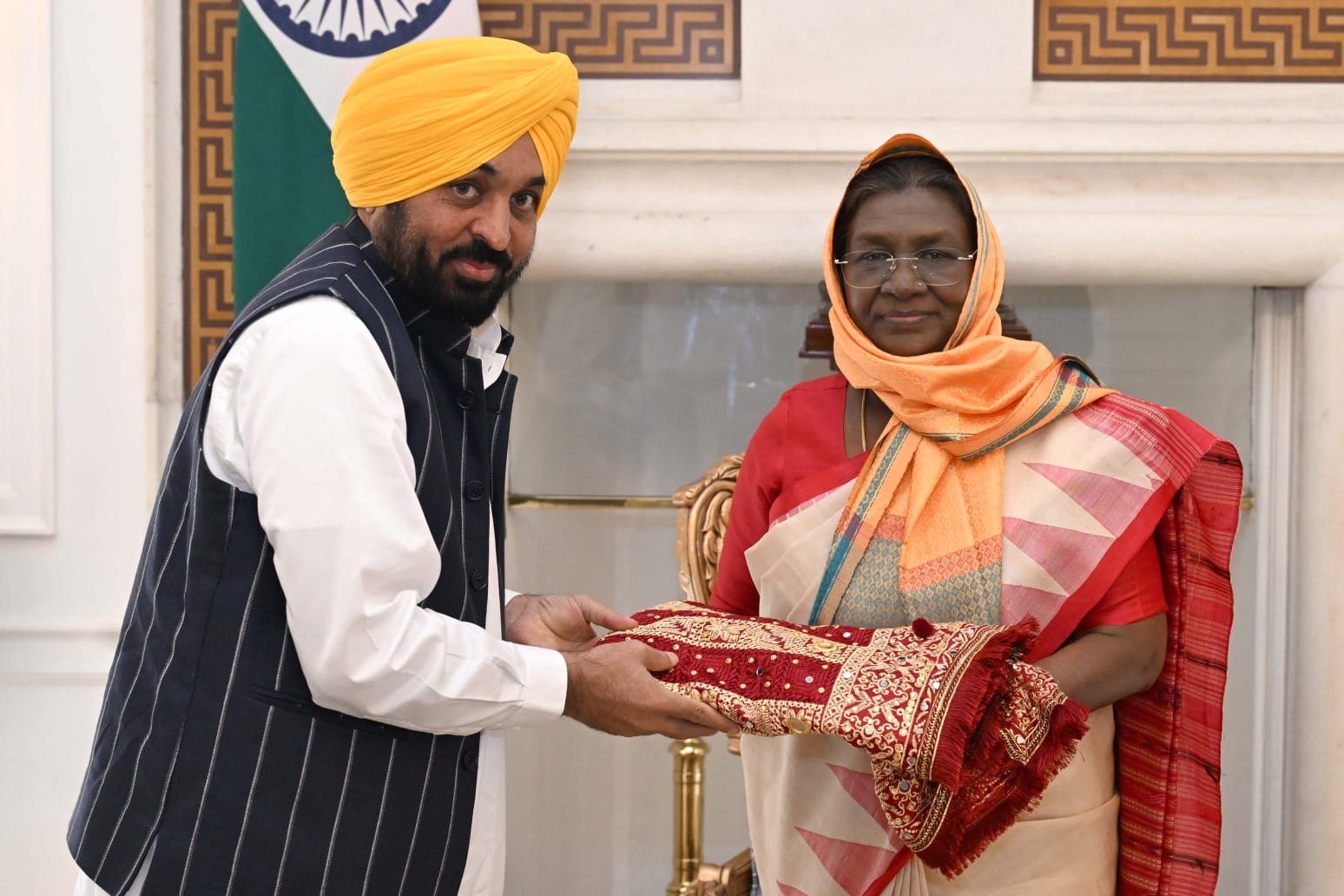 भगवंत सिंह मान ने भारत की राष्ट्रपति को श्री गुरु तेग बहादुर जी के 350वें शहीदी दिवस समारोहों में शामिल होने का आमंत्रण दिया