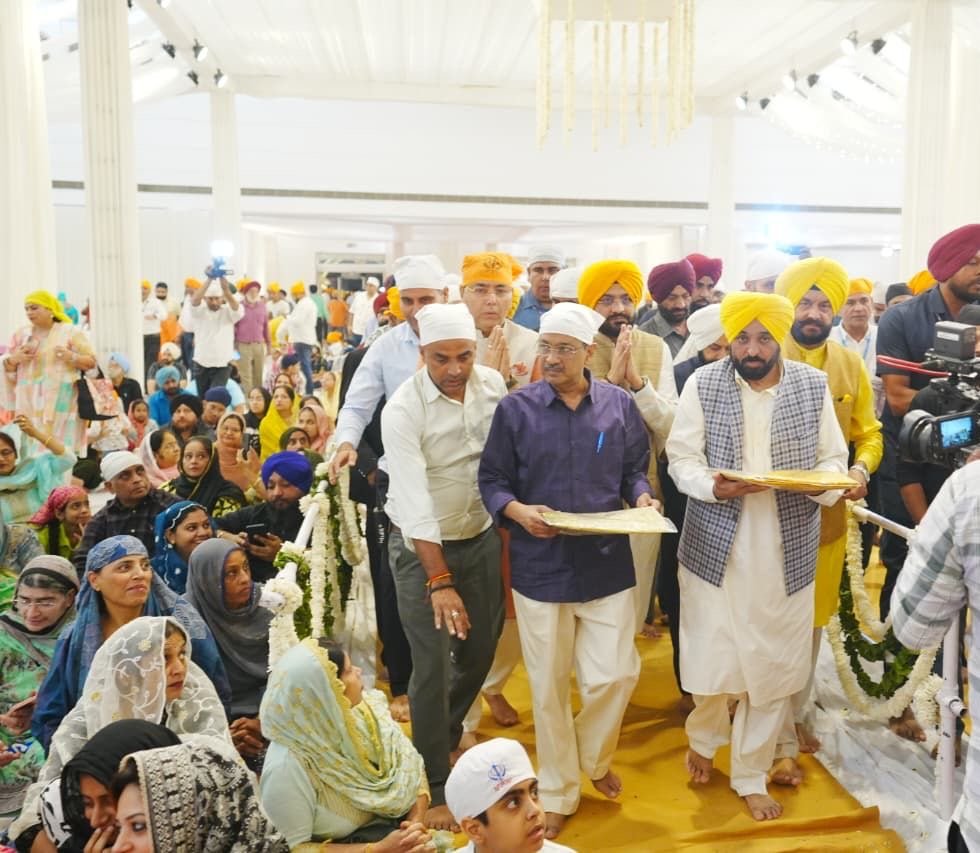 आप’ के राष्ट्रीय संयोजक अरविंद केजरीवाल और मुख्यमंत्री भगवंत मान श्री गुरु तेग़ बहादर जी के 350वें शहादत दिवस के उपलक्ष्य में आयोजित कीर्तन दरबार में शामिल हुए