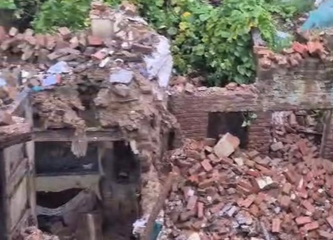 बस्ती शेख कोट मोहल्ला में गिरा पूरा मकान-देखे वीडियो