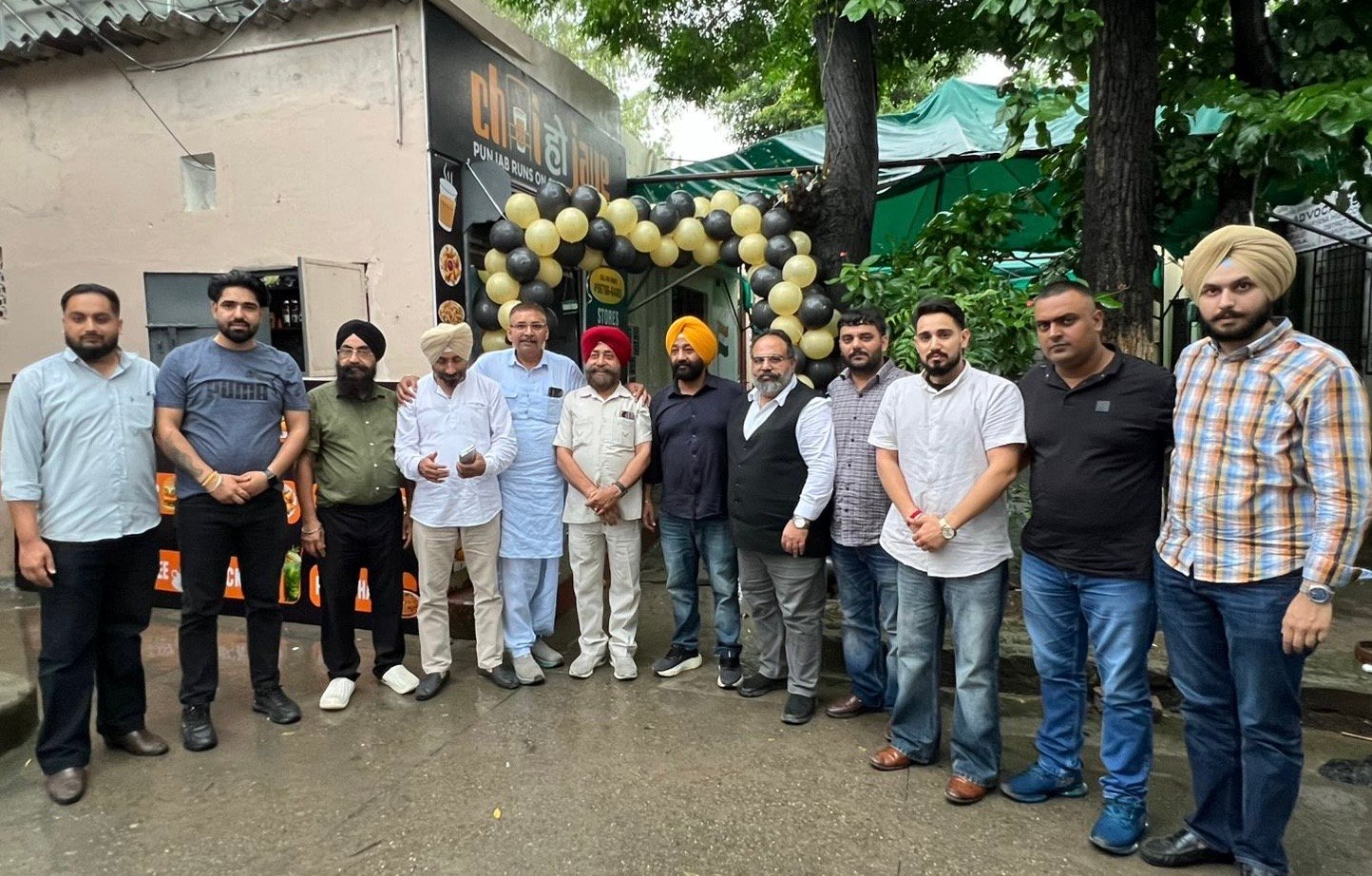 चाय हो जाएं की कोर्ट COMPLEX  के साथ Grand Opening बंटी नीलकंठ ओर रोहित गंभीर सेकेट्री ने किया उद्घाटन