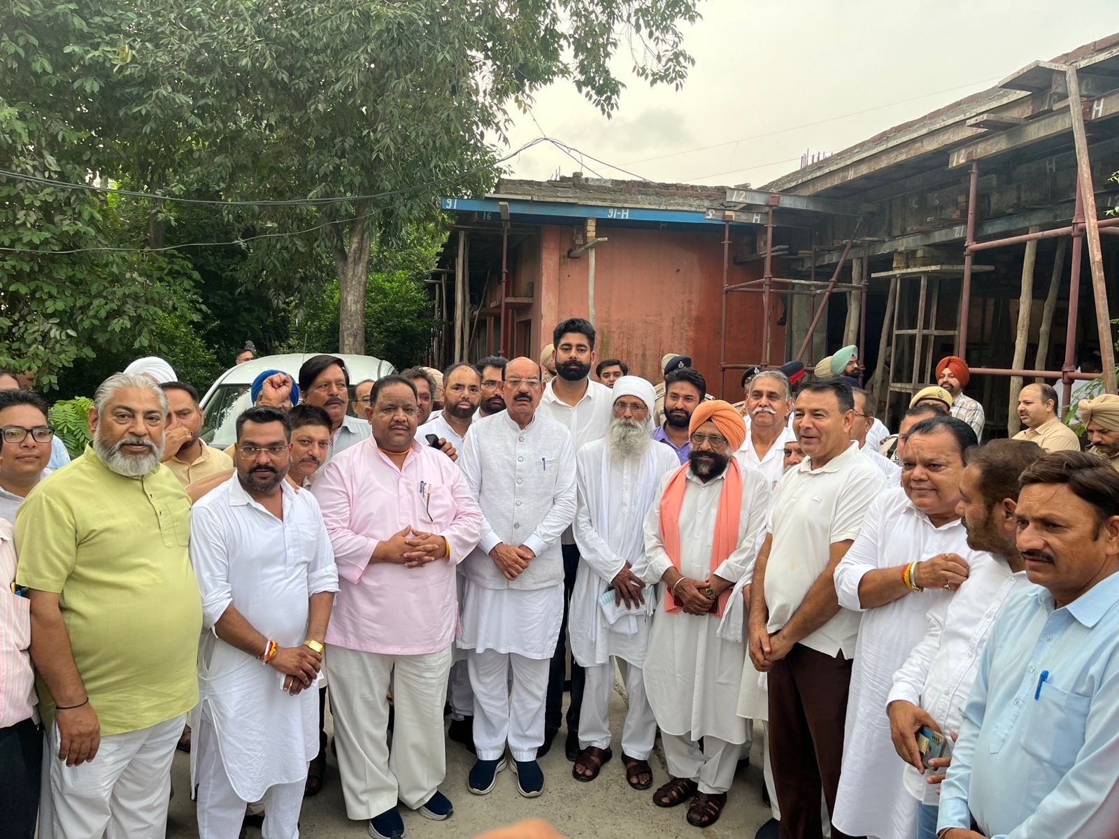 केबिनेट मंत्री मोहिंदर भगत ने बटाला मामले पर कबीर पंथियों तथा प्रशासनिक अधिकारियों संग की बैठक