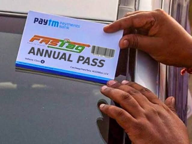 15 अगस्त से अब 15 रूपए लगेंगे हर टोल प्लाजा पर,नितिन गडकरी का ऐलान