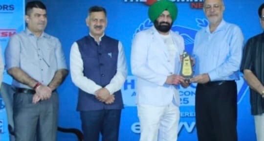 ऑर्थोनोवा अस्पताल के डॉ. हरप्रीत सिंह को बेस्ट डॉक्टर इन Robotic Knee Replacement Endoscopic Spine का मिला अवार्ड, सेहत मंत्री ने सौंपा