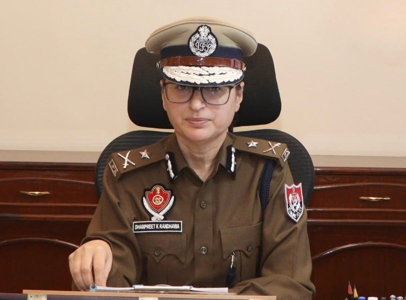 पुलिस कमिश्नर धनप्रीत कौर का एक्शन-जालंधर पुलिस के दो मुलाजिमों को हेरोइन सहित किया काबू-मामला दर्ज
