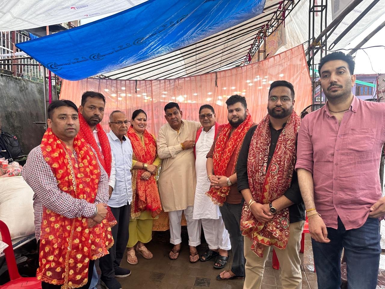 पूर्व सांसद सुशील रिंकू की पत्नी डॉ. सुनीता रिंकू माँ चामुण्डा के दरबार हुए नतमस्तक-विभिन्न लंगरों में लगाई हाज़िरी