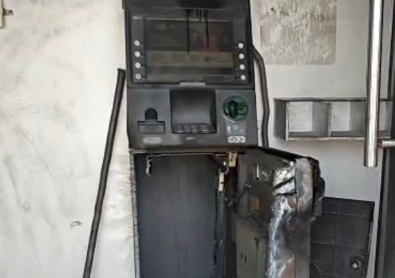 ATM से 45 लाख लूटकर ले गए लुटेरे,सीसीटीवी आई सामने