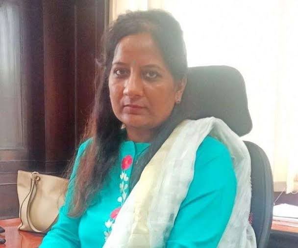 IAS बबिता क्लेर उनके गनमैन सहित तीन लोगों पर मामला दर्ज,सभी फरार