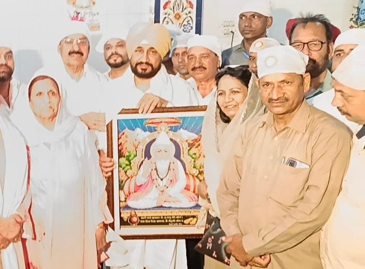 सतगुरू कबीर मंदिर में सांसद चरणजीत चन्नी ने की 25 लाख देने की घोषणा
