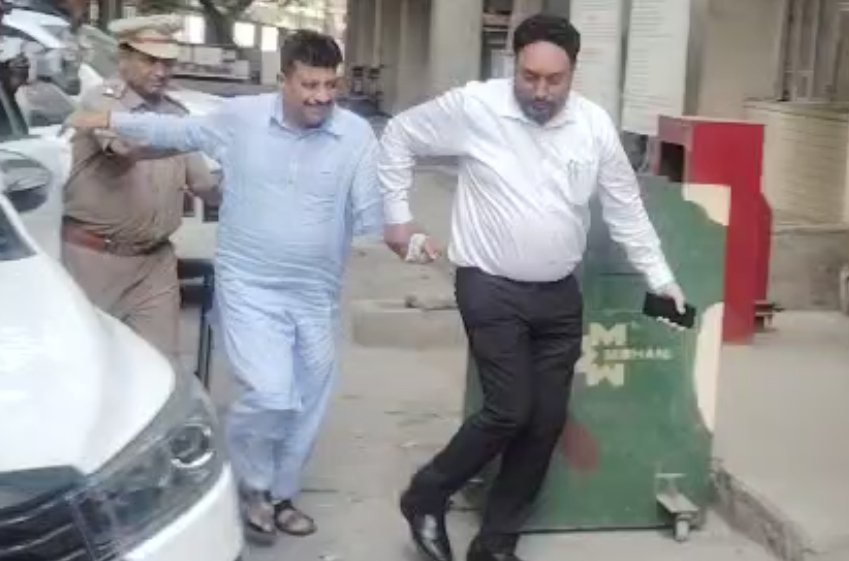 MLA रमन अरोडा हंसते हुए अदालत में पेश,मिला इतने दिन का रिमांड