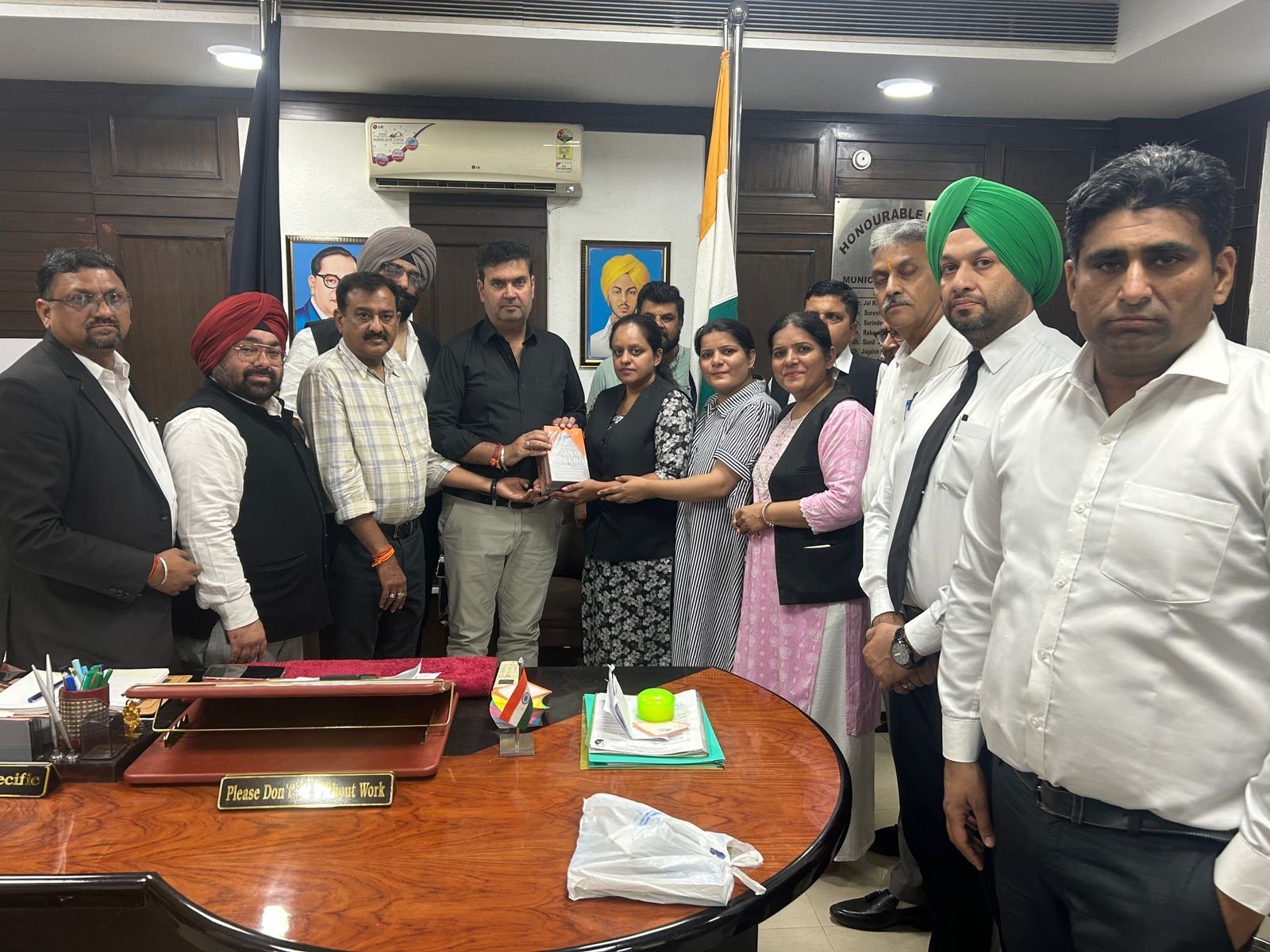 जालंधर लिटरेरी फोरम ने माननीय मेयर को ज्ञापन देकर नगर निगम लाइब्रेरी को फिर से स्थापित करने की मांग की