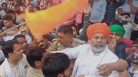 किसान नेता राकेश टिकैत का हिंदू संगठनों ने किया विरोध उतरी पगड़ी