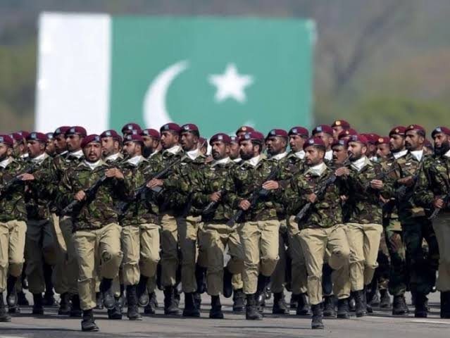 भारत पाकिस्तान जंग से पहले PAK के 5000 सैनिकों ने दिया नौकरी से इस्तीफ़ा