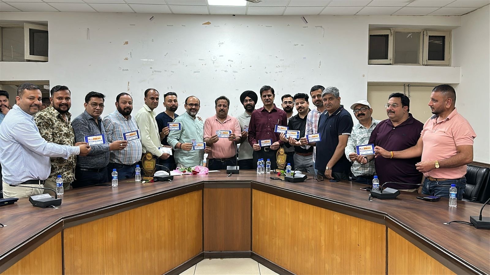 पत्रकार और पत्रकारिता के स्तर पर चिंता जताई, एक-दूसरे का सहयोग करने के लिए प्रेरित किया