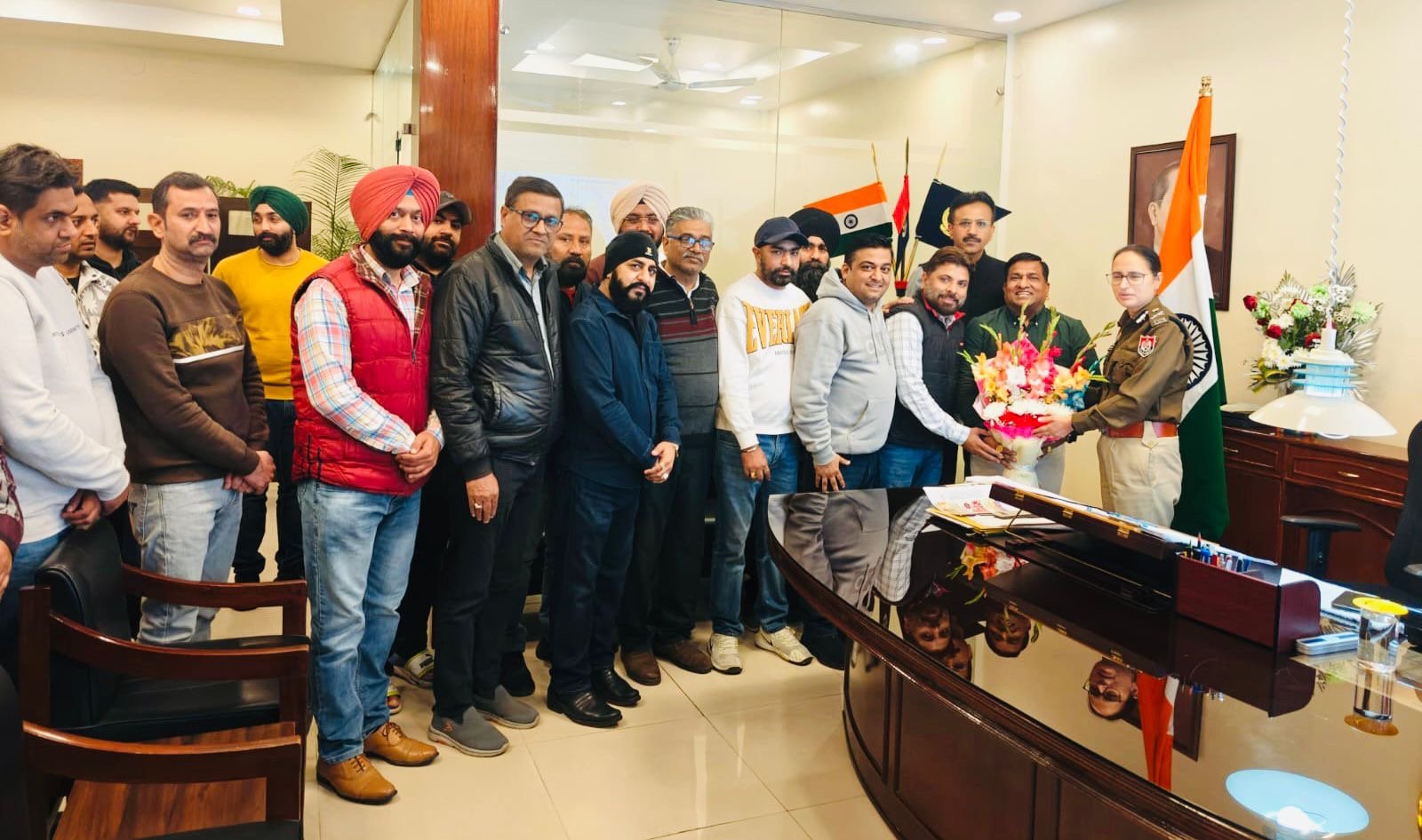 माडल टाउन मोबाइल एसोसिएशन ने की पुलिस कमिश्नर से मुलाक़ात, मार्केट की समस्याओं के बारे में बताया