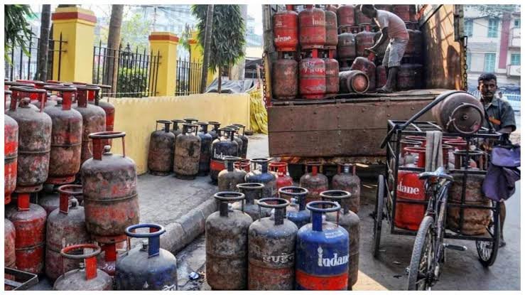 1 मार्च से गैस सिलेंडर के रेटों में बढ़ोतरी,पढ़ें नए रेट