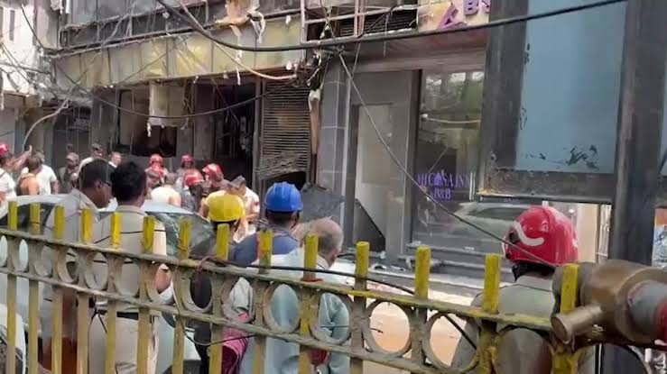 दिल्ली को रेस्टोरेन्ट में खाना खा रहे 20 लोग ज़िंदा जले